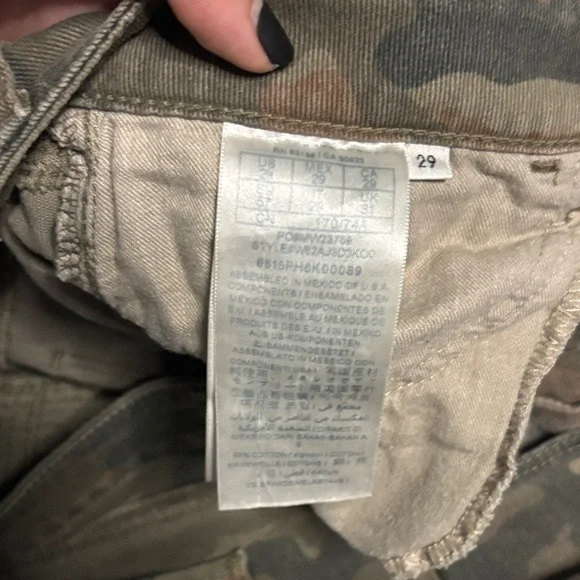 GUESS Camo Distressed Skinny Jeans - Picture 4 of 6